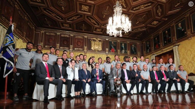 Independiente recibió condecoración de la Presidencia